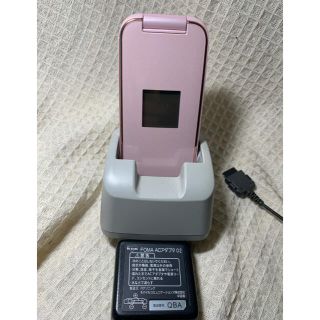 エヌティティドコモ(NTTdocomo)のdocomo　らくらくホン　F-01G　ピンク　ホルダーあります(携帯電話本体)