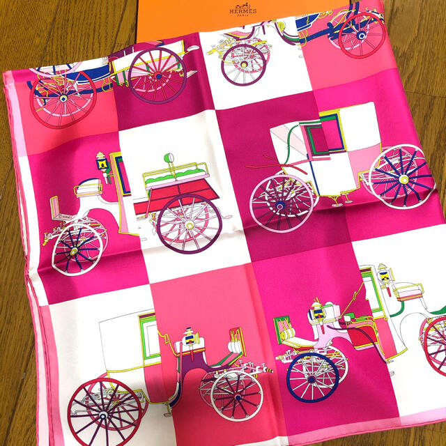 新品♡HERMES カレ 90 シルクスカーフ 精巧な馬車 ピンク