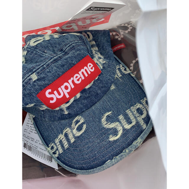 Supreme(シュプリーム)の【新品未使用】Frayed Logos Denim Camp Cap  メンズの帽子(キャップ)の商品写真