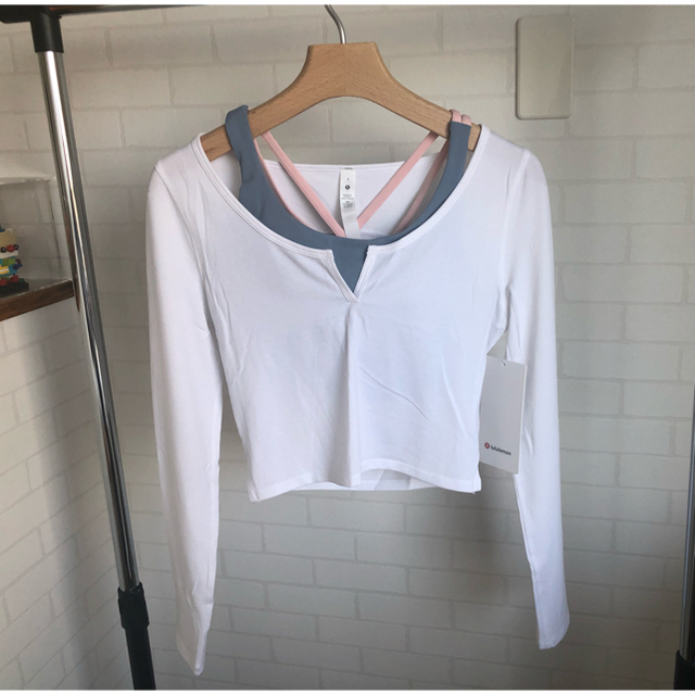 lululemon(ルルレモン)のlululemon ルルレモン Cropped Henley LS トップス スポーツ/アウトドアのトレーニング/エクササイズ(ヨガ)の商品写真