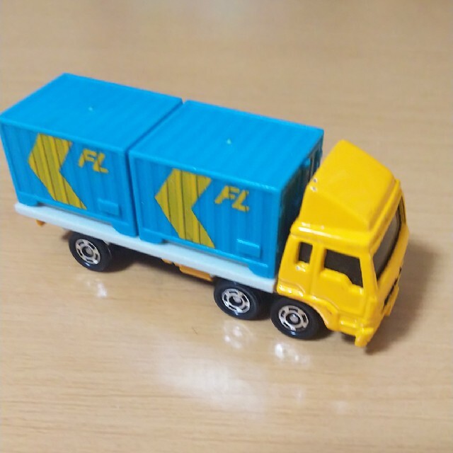 Takara Tomy(タカラトミー)のトミカ 働くトラック FUSO コンテナトラック ミニカーコレクション エンタメ/ホビーのおもちゃ/ぬいぐるみ(ミニカー)の商品写真