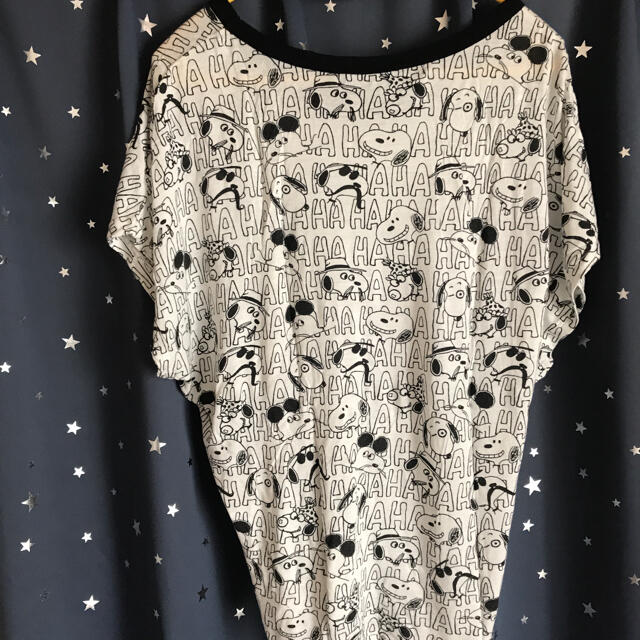 mercibeaucoup(メルシーボークー)のスヌーピー総柄　メルシーボーク　ドルマンTシャツ レディースのトップス(Tシャツ(半袖/袖なし))の商品写真