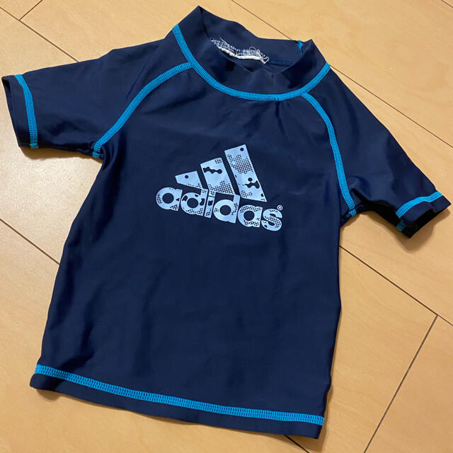 adidas(アディダス)のadidas アディダス ラッシュガード　90 キッズ/ベビー/マタニティのキッズ服男の子用(90cm~)(水着)の商品写真