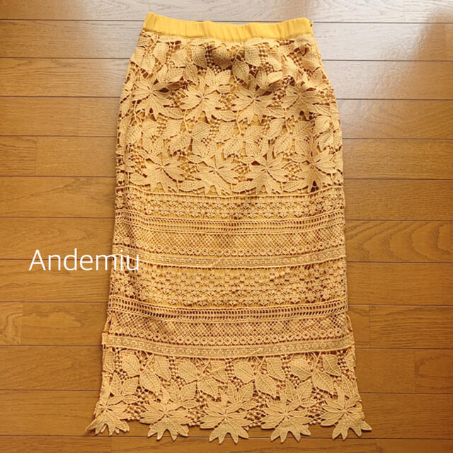 Andemiu(アンデミュウ)のイエローレーススカート レディースのスカート(ひざ丈スカート)の商品写真