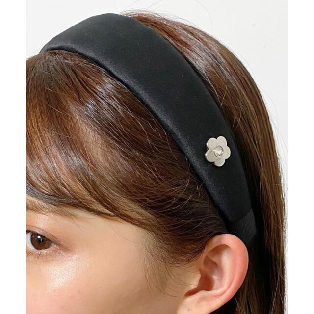 MARY QUANT(マリークワント)の新品 MARY QUANT カチューシャ ベーシックサテン ブラック レディースのヘアアクセサリー(カチューシャ)の商品写真