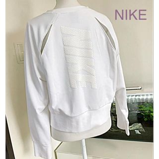 ナイキ(NIKE)のNIKE☆トレーナー☆スリット入り♡オシャレ♪(*´꒳`*)(トレーナー/スウェット)