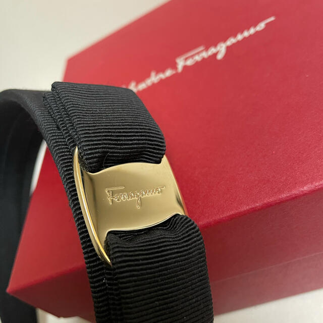 美品 2度のみ使用 Ferragamo カチューシャ 美品 2度のみ使用 Ferragamo カチューシャ