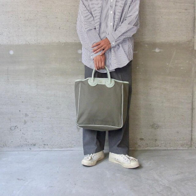 新品未使用】YOUNG & OLSENロゴ入りレザートートバッグ L SAGE-