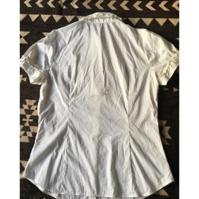 ZARA(ザラ)のZara購入　フリル付きブラウス　シャツ　ホワイト レディースのトップス(シャツ/ブラウス(半袖/袖なし))の商品写真