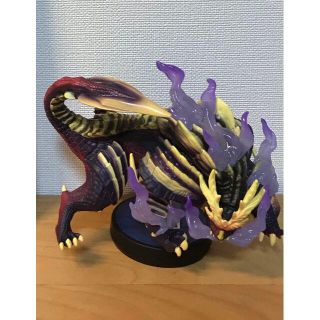 amiibo マガイマガド(携帯用ゲーム機本体)