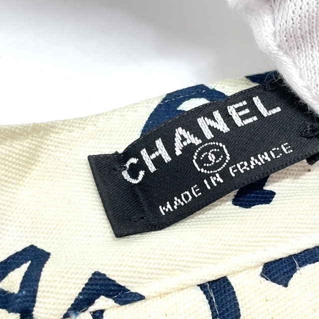 CHANEL(シャネル)のシャネル CHANEL CCココマーク 総柄 バイシーライン サンバイザー 帽子 コットン ホワイト×ネイビー レディースの帽子(その他)の商品写真