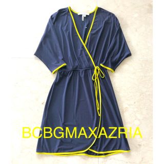 ビーシービージーマックスアズリア(BCBGMAXAZRIA)の値下　新品　BCBGMAXAZRIA ネイビー　イエローパイピング　ラップワンピ(ひざ丈ワンピース)