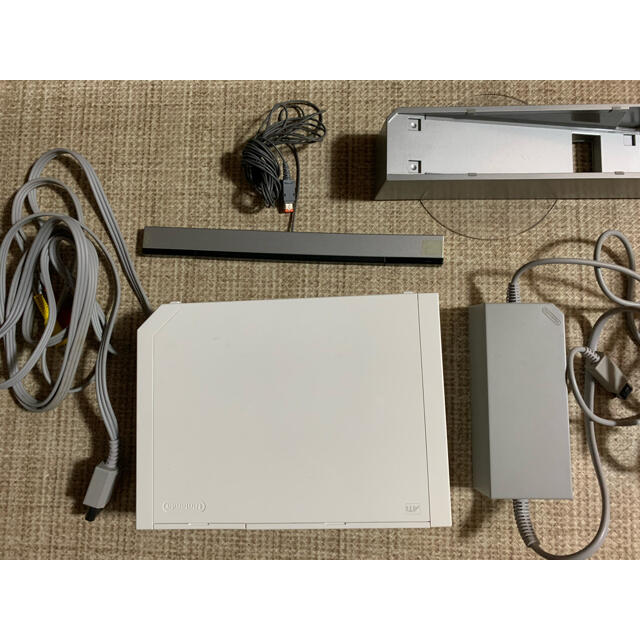 Wii本体+ソフト5本　Wiiリモコン非接触充電