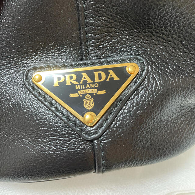 PRADA(プラダ)のプラダ　ショルダーバッグ　最終値下げ レディースのバッグ(ショルダーバッグ)の商品写真