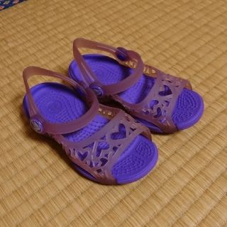 クロックス(crocs)のクロックスc7 サンダル14㎝(サンダル)