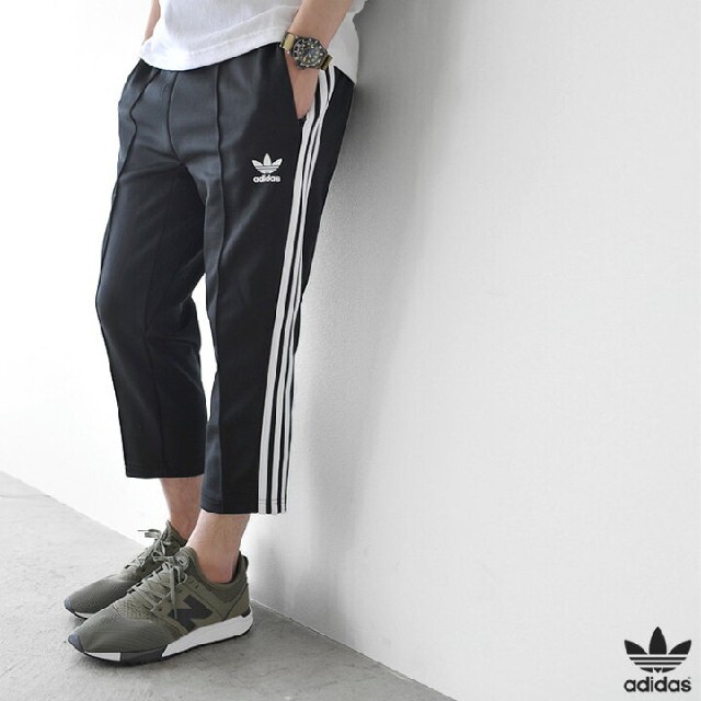 adidas(アディダス)のadidas アディダス　リラックスクロップドパンツトラックパンツ メンズのパンツ(その他)の商品写真