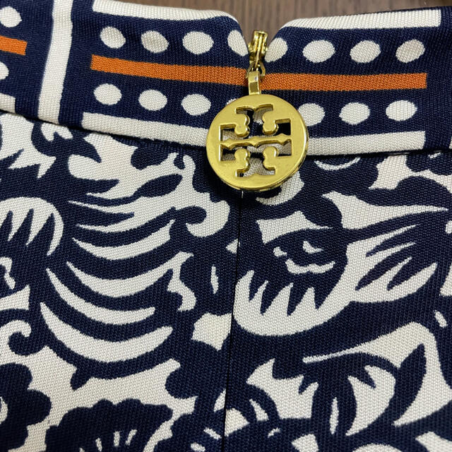 Tory Burch(トリーバーチ)のトリーバーチ　ワンピースシルク100%美品 レディースのワンピース(ひざ丈ワンピース)の商品写真