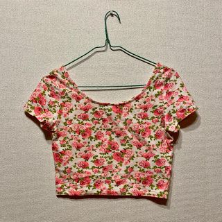 エイチアンドエム(H&M)の花柄トップス Tシャツ カットソー　クロップドトップス　夏(Tシャツ(半袖/袖なし))