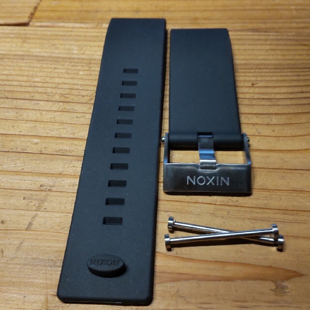 NIXON(ニクソン)のニクソン　51-30PU用　ベルト　金具シルバー メンズの時計(ラバーベルト)の商品写真