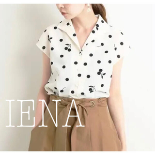 イエナ(IENA)の【美品】イエナ　sese　チェリー柄オープンカラーブラウス(シャツ/ブラウス(半袖/袖なし))