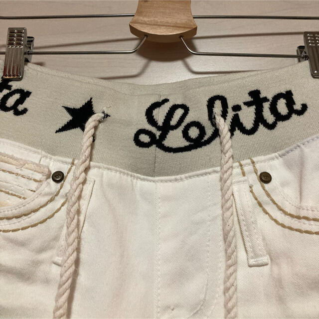 LOLITA LEMPICKA(ロリータレンピカ)のロリータ ホワイトジーンズ デニムパンツ レディースのパンツ(デニム/ジーンズ)の商品写真