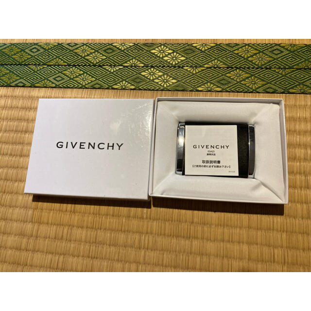 GIVENCHY(ジバンシィ)のジバンシー　携帯灰皿　未使用品 メンズのファッション小物(タバコグッズ)の商品写真