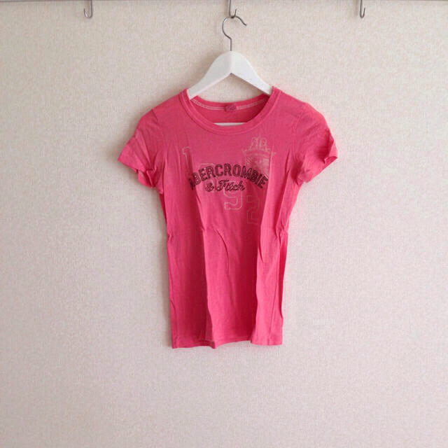 Abercrombie&Fitch(アバクロンビーアンドフィッチ)の【値下げ】アバクロ☆Tシャツ レディースのトップス(Tシャツ(半袖/袖なし))の商品写真