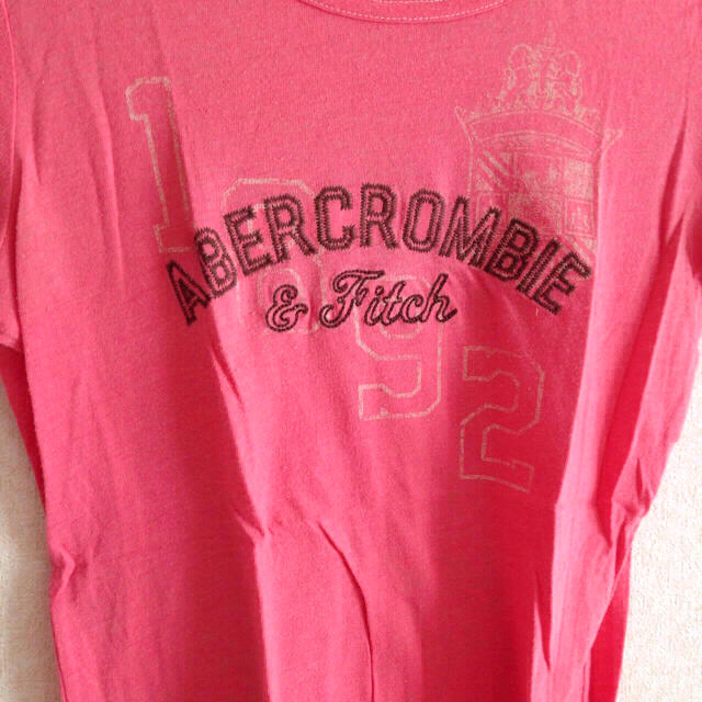 Abercrombie&Fitch(アバクロンビーアンドフィッチ)の【値下げ】アバクロ☆Tシャツ レディースのトップス(Tシャツ(半袖/袖なし))の商品写真