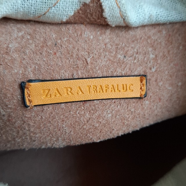 ZARA(ザラ)のZARA　ショルダーバッグ　イエロー✕ボタニカル柄 レディースのバッグ(ショルダーバッグ)の商品写真