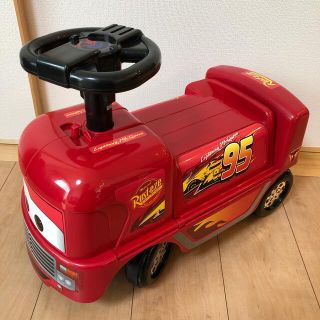 ディズニー(Disney)のカーズ　足蹴り車　ライトニングマックイーン(手押し車/カタカタ)