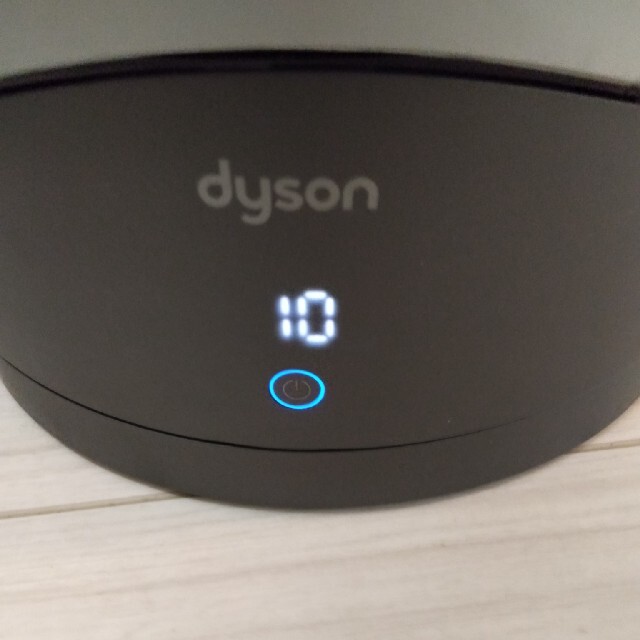 Dyson(ダイソン)の値下げ　Dyson hp00 空気清浄機能付きファンヒーター　シルバー スマホ/家電/カメラの冷暖房/空調(ファンヒーター)の商品写真