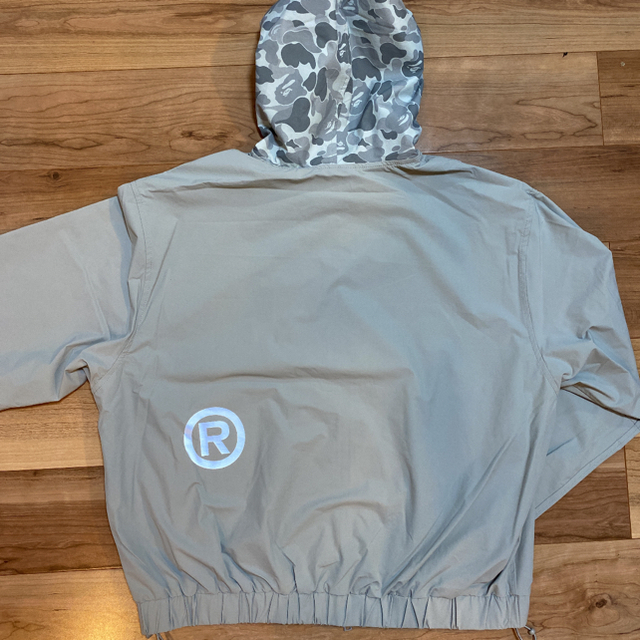 A BATHING APE(アベイシングエイプ)のBAPE × NEW BALANCE SHARK HOODIE JK グレー M メンズのジャケット/アウター(その他)の商品写真