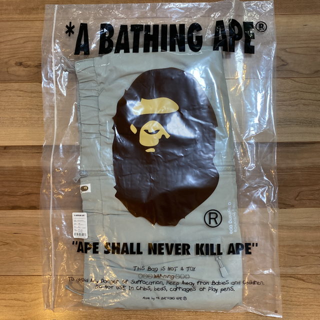 A BATHING APE(アベイシングエイプ)のBAPE × NEW BALANCE SHARK HOODIE JK グレー M メンズのジャケット/アウター(その他)の商品写真