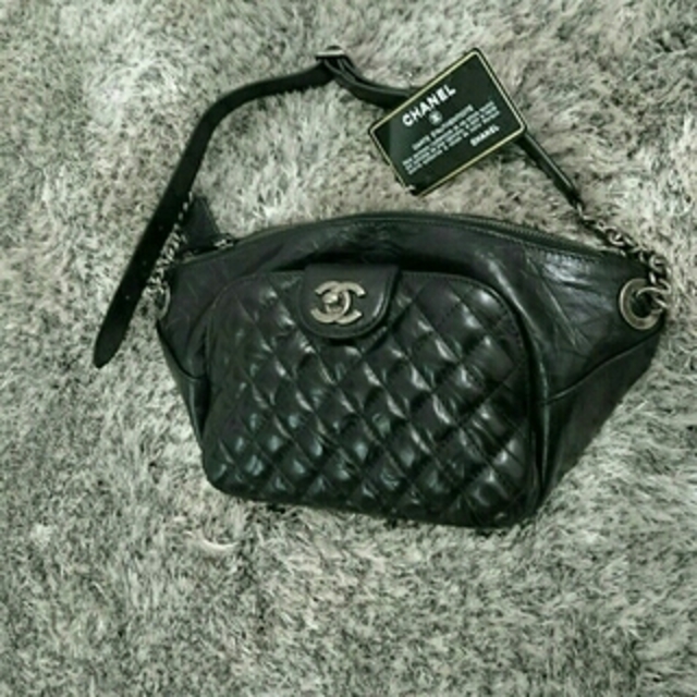 CHANEL(シャネル)のCHANEL ウエストバッグ(Chuck様専用) レディースのバッグ(ボディバッグ/ウエストポーチ)の商品写真