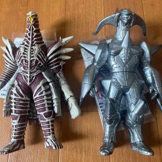 バンダイ(BANDAI)のソフビ　ウルトラ怪獣シリーズ　デスレム&グローザムセット　新品タグ付き(特撮)