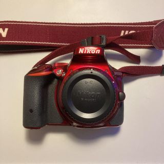 ニコン(Nikon)のNikon D5500 18-55 VR2 レンズキット RED(デジタル一眼)