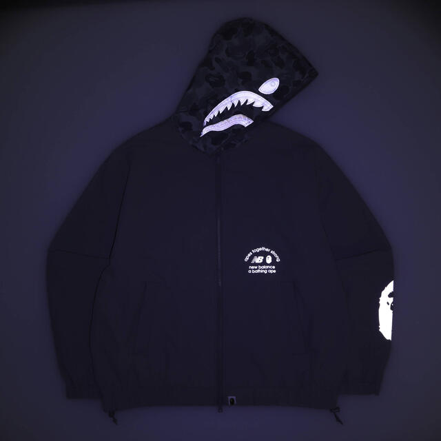 A BATHING APE(アベイシングエイプ)のXL BAPE NEW BALANCE SHARK HOODIE JACKET メンズのトップス(パーカー)の商品写真