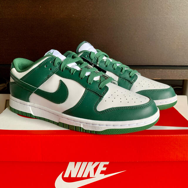 NIKE(ナイキ)のNIKE DUNK LOW RETRO VARSITY GREEN 26.5cm メンズの靴/シューズ(スニーカー)の商品写真