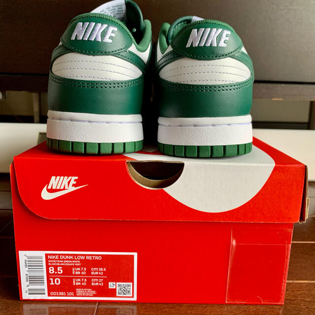 NIKE(ナイキ)のNIKE DUNK LOW RETRO VARSITY GREEN 26.5cm メンズの靴/シューズ(スニーカー)の商品写真