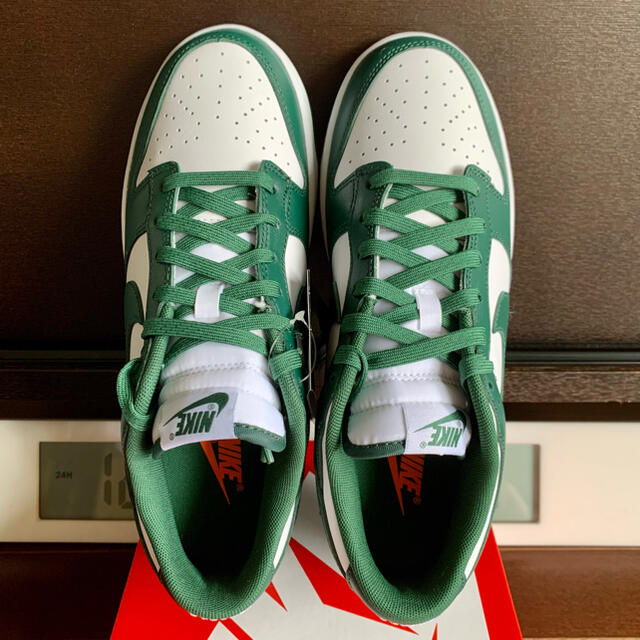 NIKE(ナイキ)のNIKE DUNK LOW RETRO VARSITY GREEN 26.5cm メンズの靴/シューズ(スニーカー)の商品写真