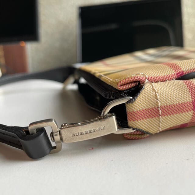 BURBERRY(バーバリー)のバーバリーポーチ レディースのファッション小物(ポーチ)の商品写真