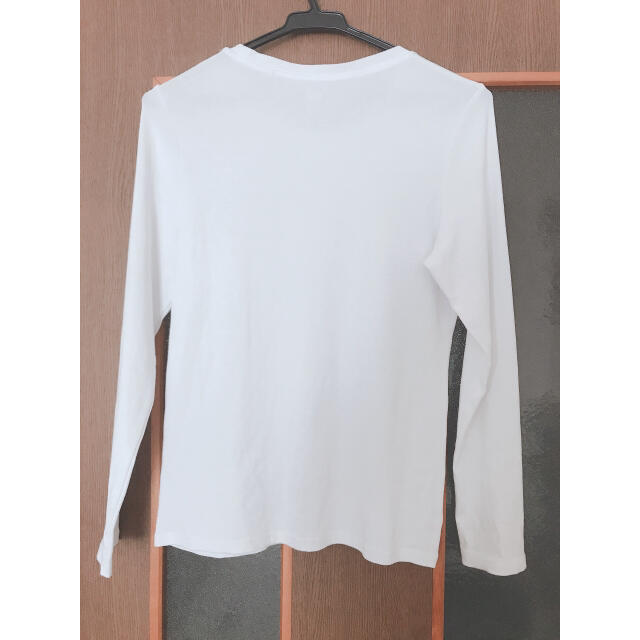 UNIQLO(ユニクロ)のユニクロ　ロンT白 レディースのトップス(Tシャツ(長袖/七分))の商品写真