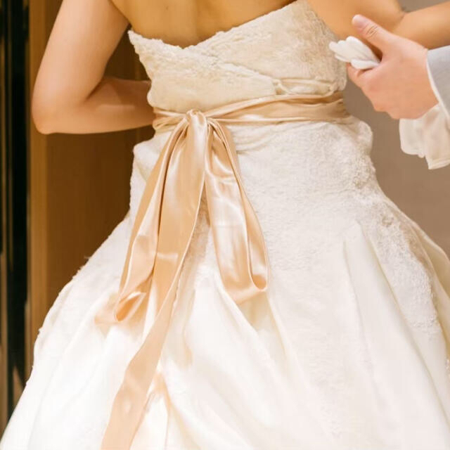 サッシュ リボン　サッシュ ベルト　ベージュ　ドレス　アレンジ レディースのフォーマル/ドレス(ウェディングドレス)の商品写真