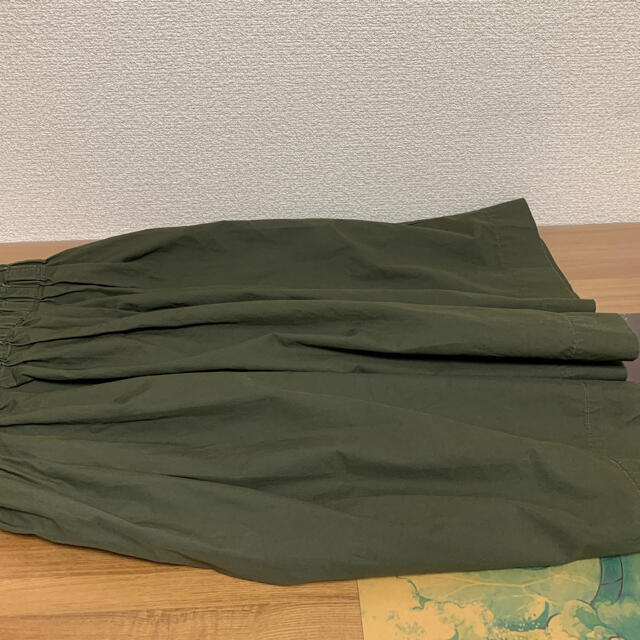 MUJI (無印良品)(ムジルシリョウヒン)の無印良品 ギャザースカート カーキ S フレアスカート レディースのスカート(ひざ丈スカート)の商品写真