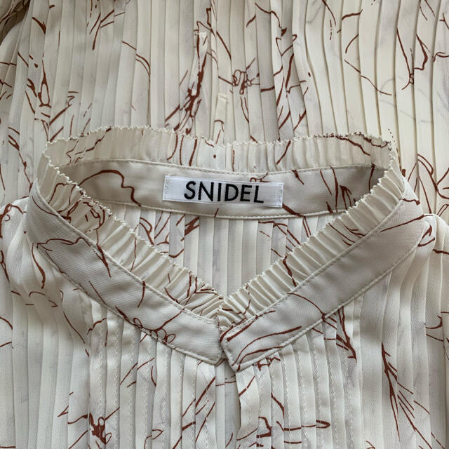 SNIDEL(スナイデル)のSNIDEL ティアードプリーツワンピース （アイボリー） レディースのワンピース(ロングワンピース/マキシワンピース)の商品写真