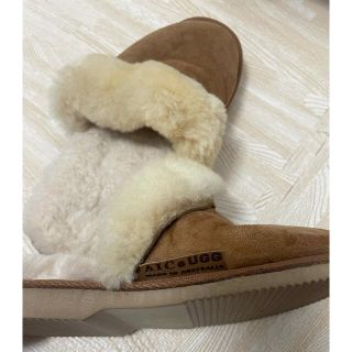 アグ(UGG)のAIC UGG スリッパサンダル　サイズ6(スリッポン/モカシン)