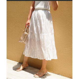 ナイスクラップ(NICE CLAUP)のワッシャー加工サテンスカート　ホワイト(ひざ丈スカート)