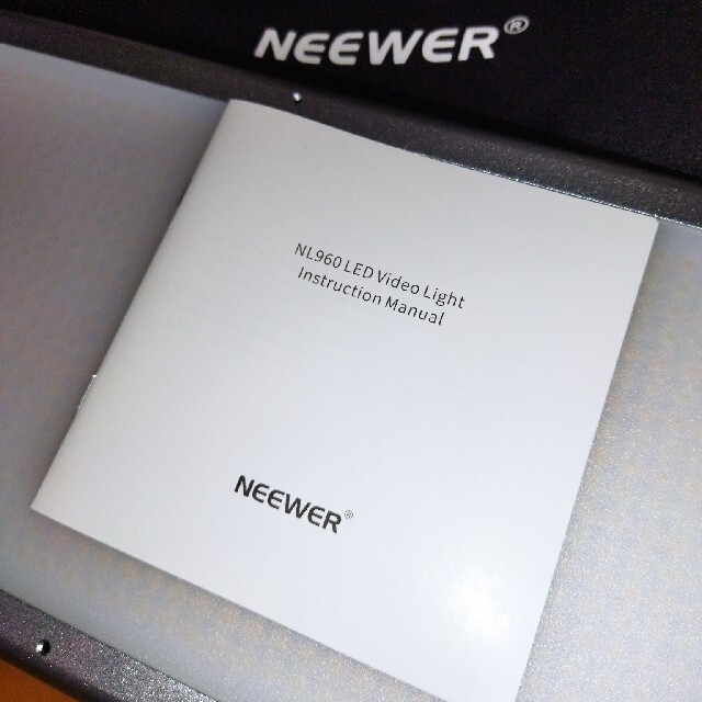 ★ほぼ未使用★Neewer NL960 調光可能な二色LEDビデオライト スマホ/家電/カメラのカメラ(ストロボ/照明)の商品写真