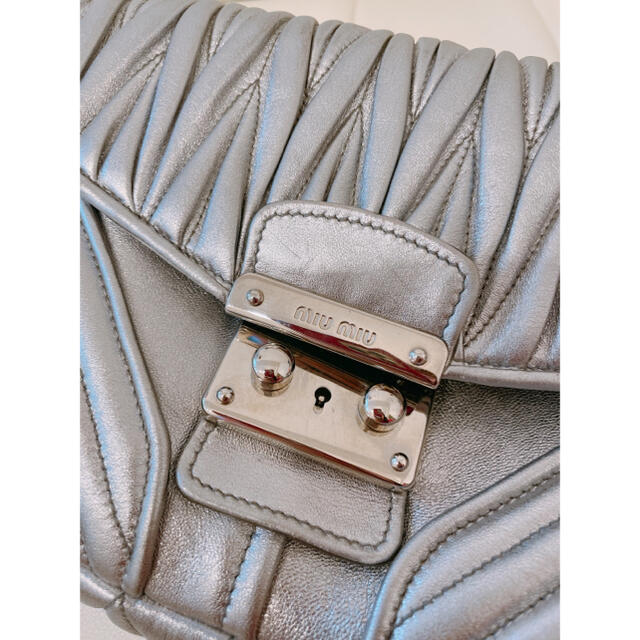 miumiuショルダーバッグ 3