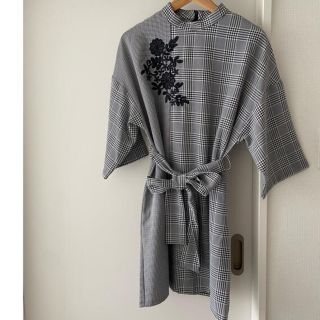 ザラ(ZARA)のZARA グレンチェック　刺繍ワンピース(ミニワンピース)